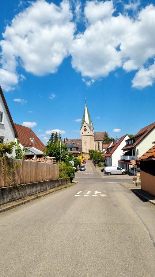 Ruhige, Modern Eingerichtete 2 Zimmer Wohnung Im Untergeschoss Eines Zweifamilienhauses Hildrizhausen Экстерьер фото